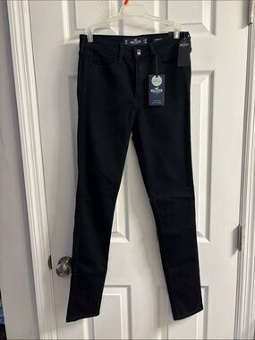 Hollister Women's Black Skinny Jeans with Flower Embroidery on Pocket